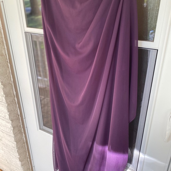 Long lacey dress - Picture 13 of 16